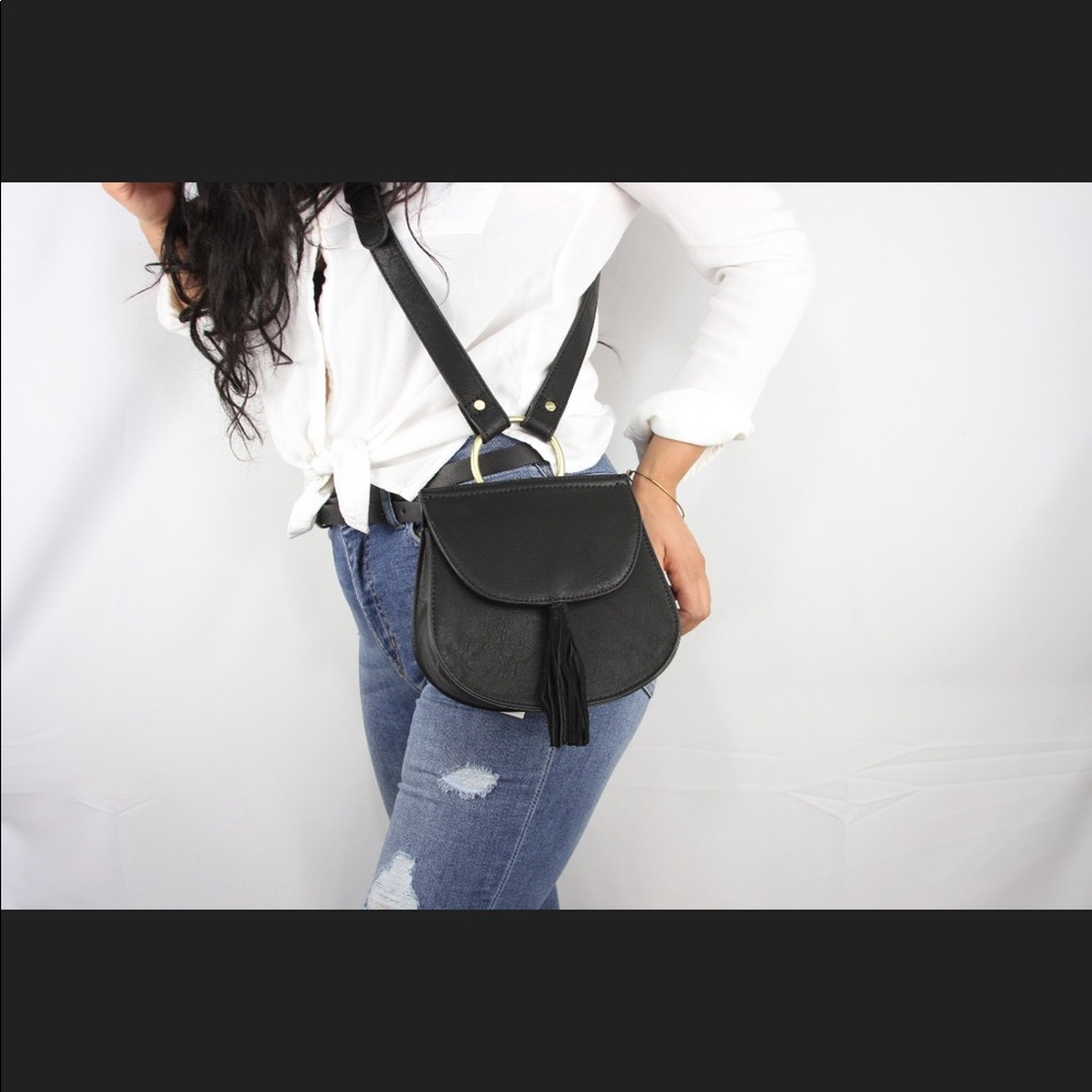crossbody bag with silver ring detail!
